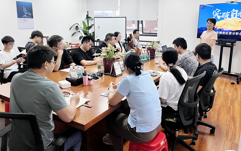 洞察過去，啟迪未來：微視光電舉行10月月度績效分析會